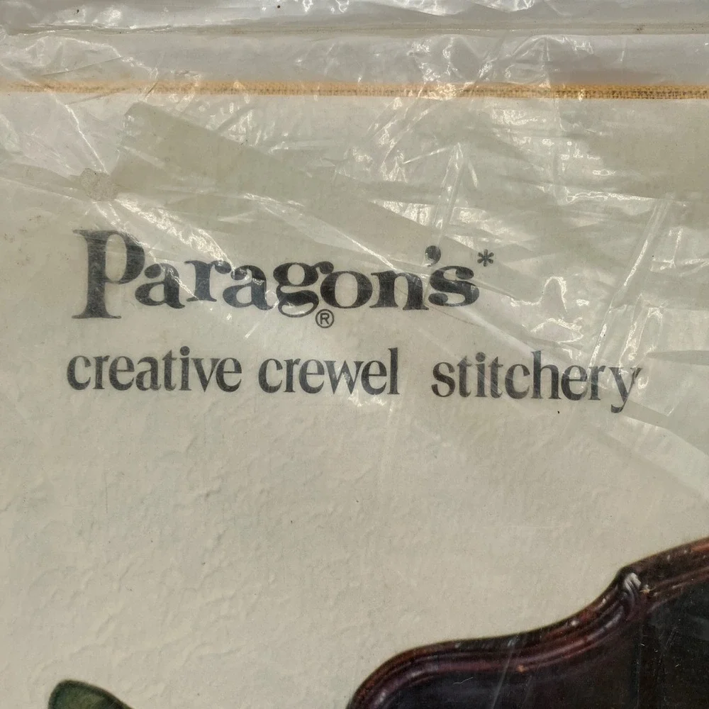 Vintage Paragon Columbine Pillow Crewel Embroidery Kit 0759 Gold Linen 1973 NEW